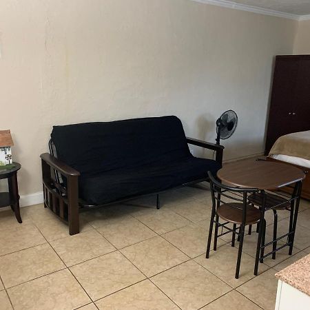 דירות הוליווד Quiet Cozy Efficiency מראה חיצוני תמונה